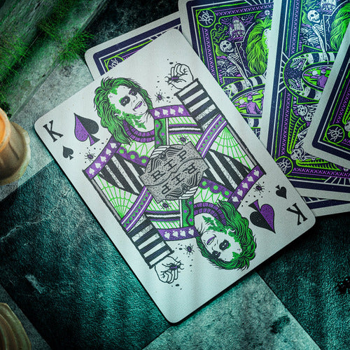 Baraja Beetlejuice By Theory11 Naipe Inglés Premium Poker Violeta Oscuro Inglés