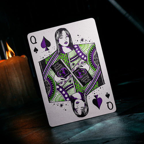 Baraja Beetlejuice By Theory11 Naipe Inglés Premium Poker Violeta Oscuro Inglés
