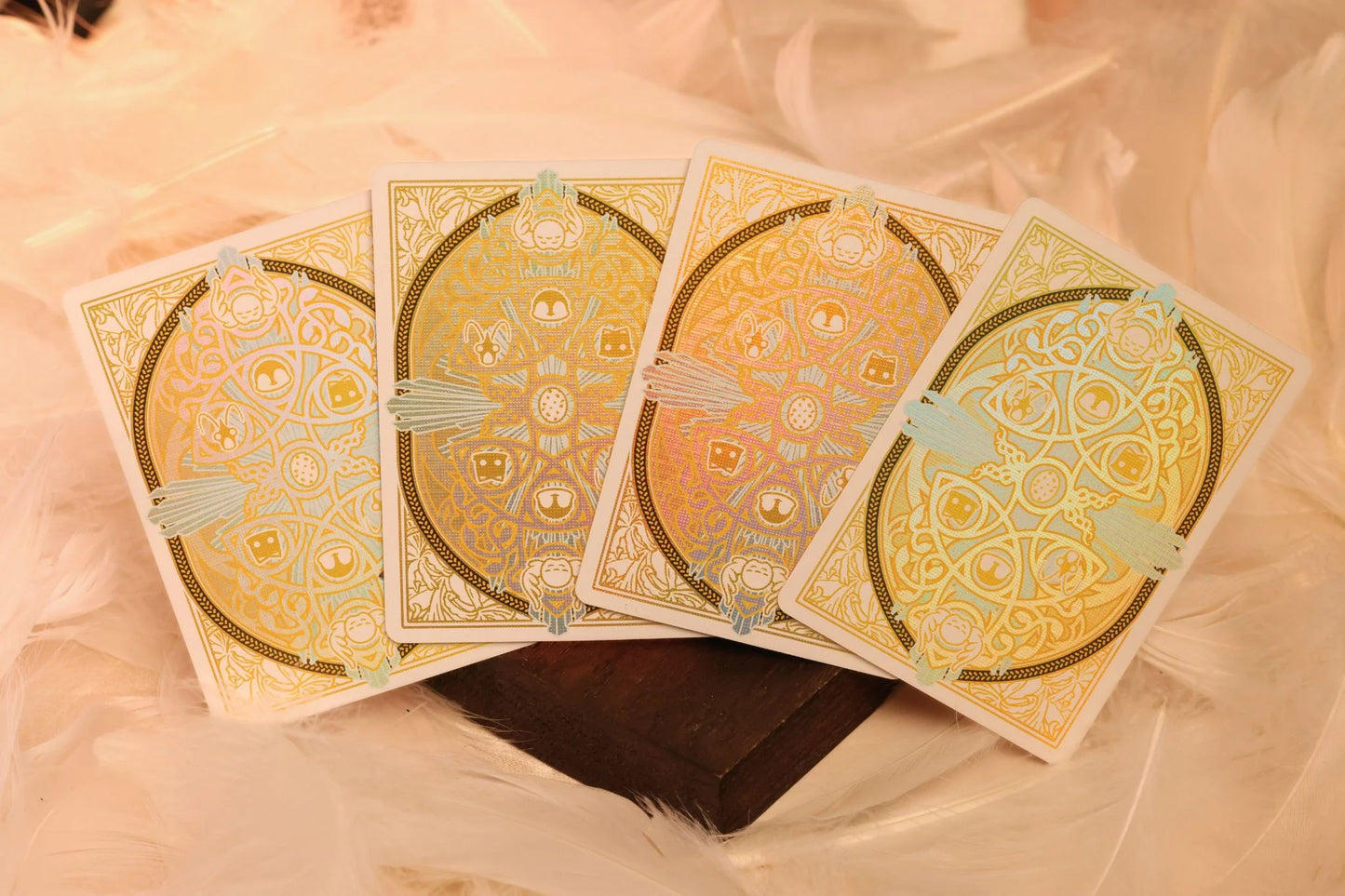 [A PEDIDO] Baraja de cartas Mythic Divide - Edición YGGDRASIL Furia de la Luz